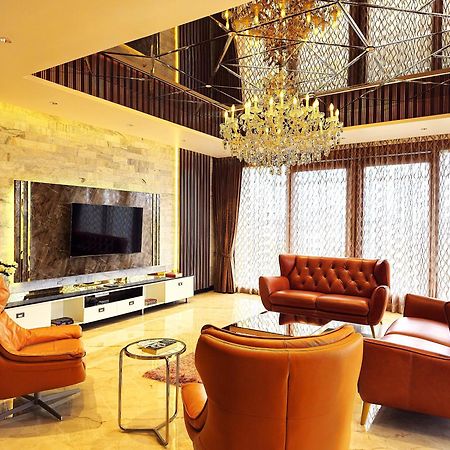 Appartamento The Pentouz On 100 Feet Road Indiranagar - An Urban Luxury Retreat Bangalore Esterno foto