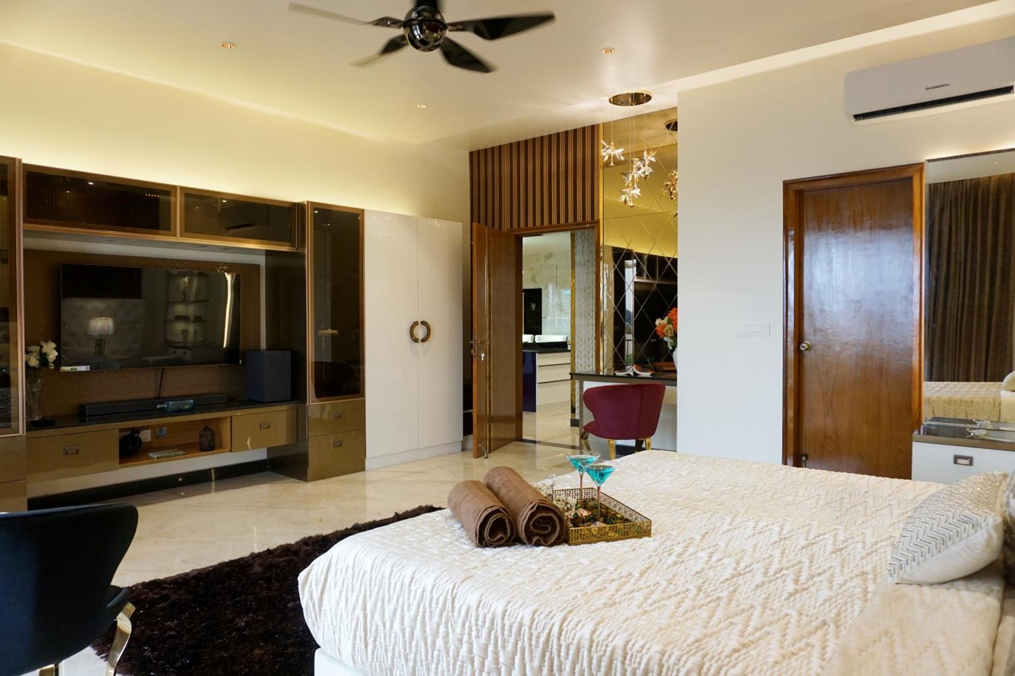 Appartamento The Pentouz On 100 Feet Road Indiranagar - An Urban Luxury Retreat Bangalore Esterno foto