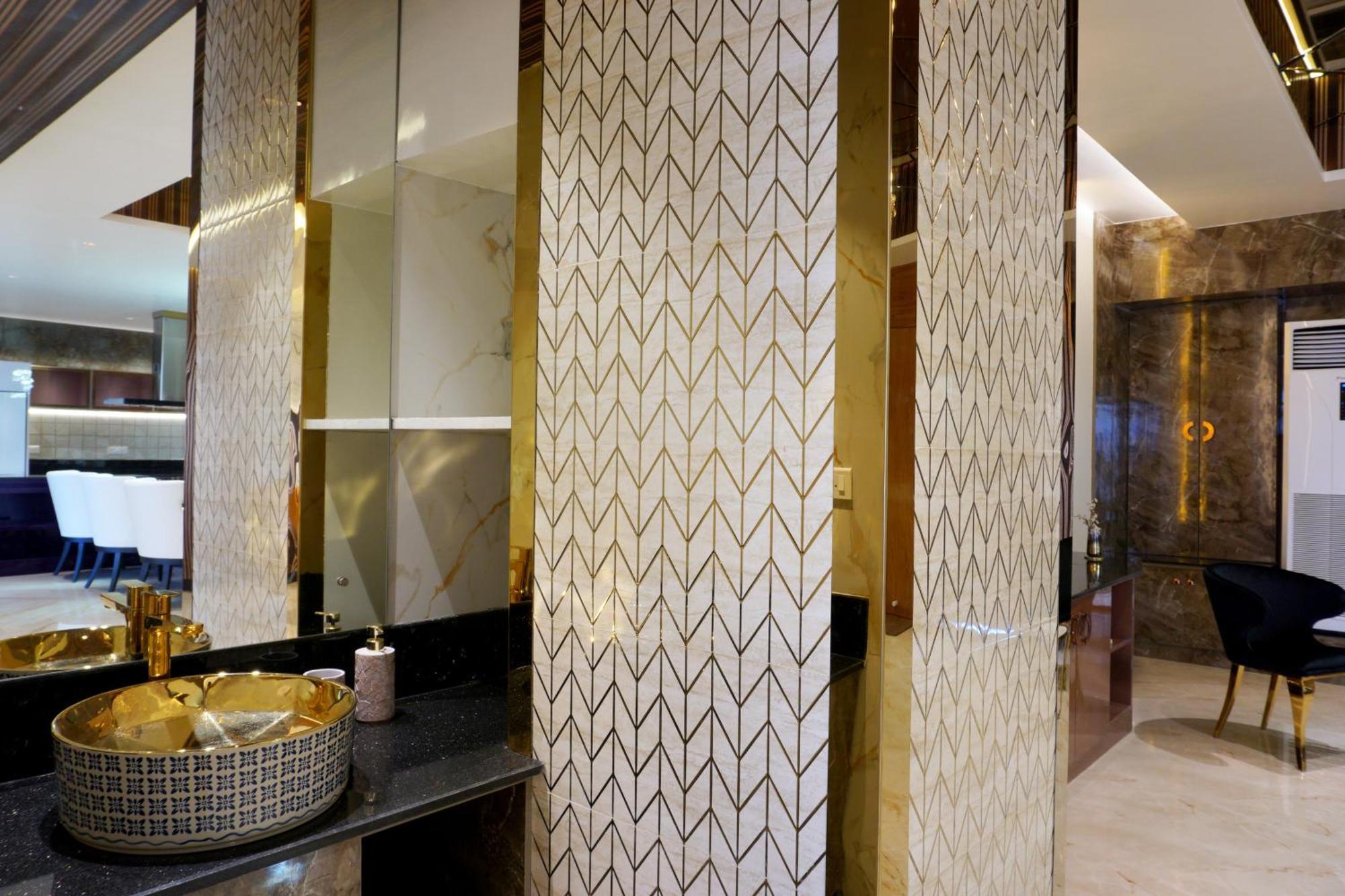 Appartamento The Pentouz On 100 Feet Road Indiranagar - An Urban Luxury Retreat Bangalore Esterno foto