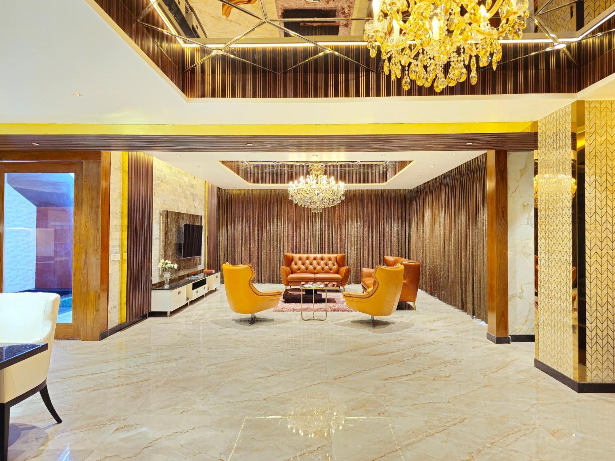 Appartamento The Pentouz On 100 Feet Road Indiranagar - An Urban Luxury Retreat Bangalore Esterno foto