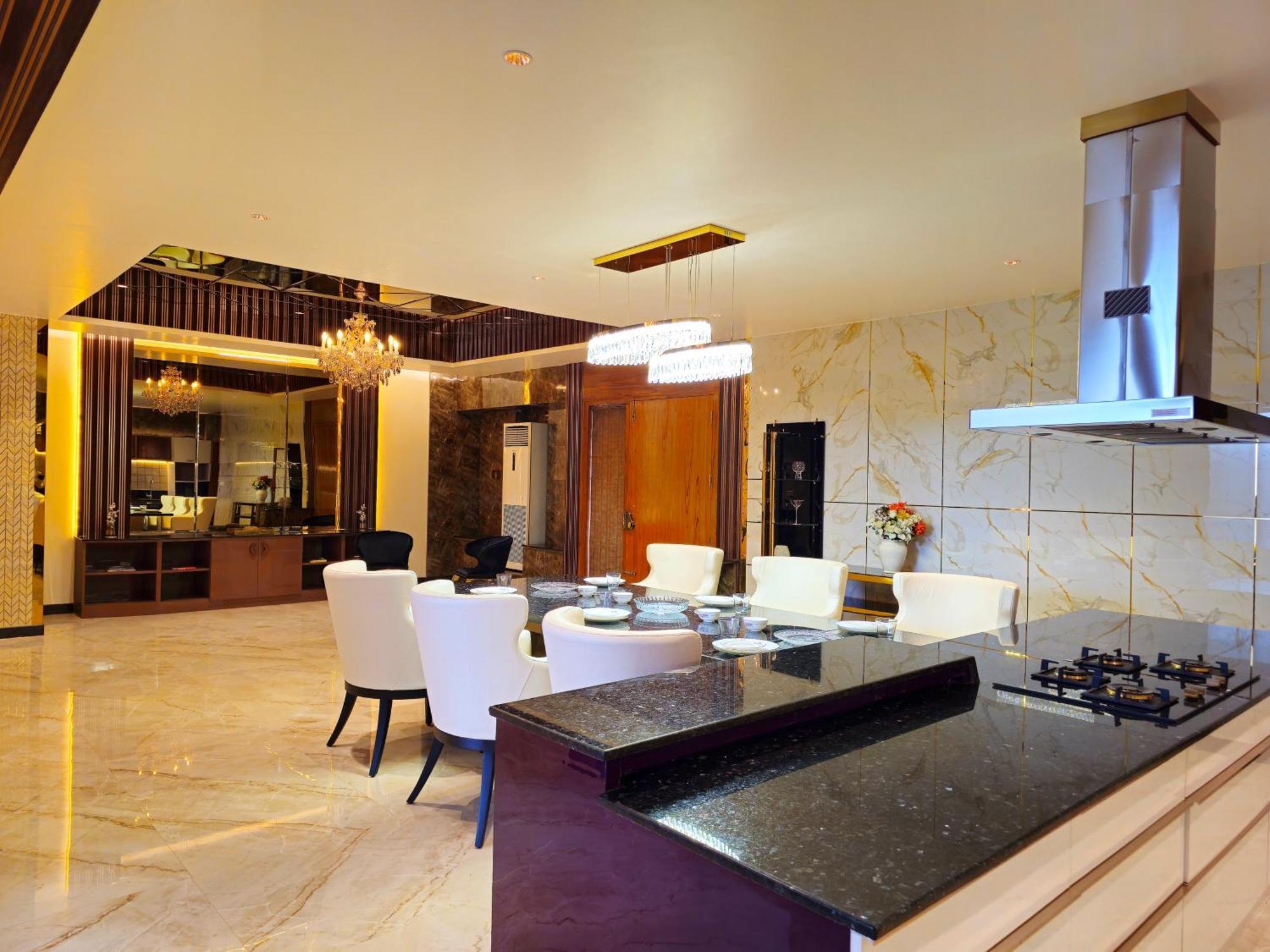 Appartamento The Pentouz On 100 Feet Road Indiranagar - An Urban Luxury Retreat Bangalore Esterno foto