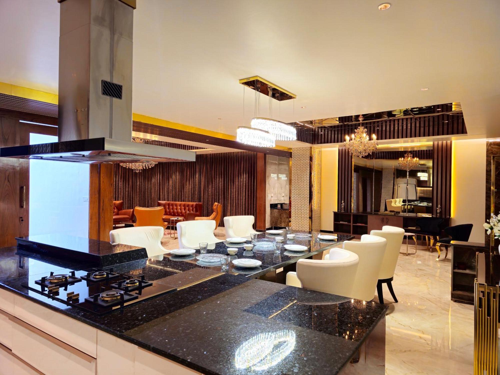 Appartamento The Pentouz On 100 Feet Road Indiranagar - An Urban Luxury Retreat Bangalore Esterno foto