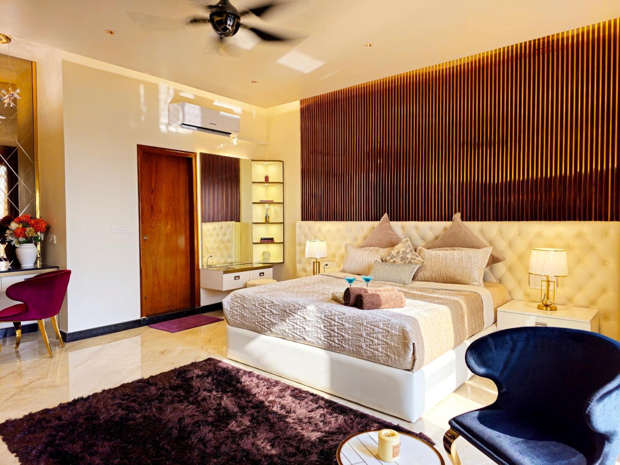 Appartamento The Pentouz On 100 Feet Road Indiranagar - An Urban Luxury Retreat Bangalore Esterno foto