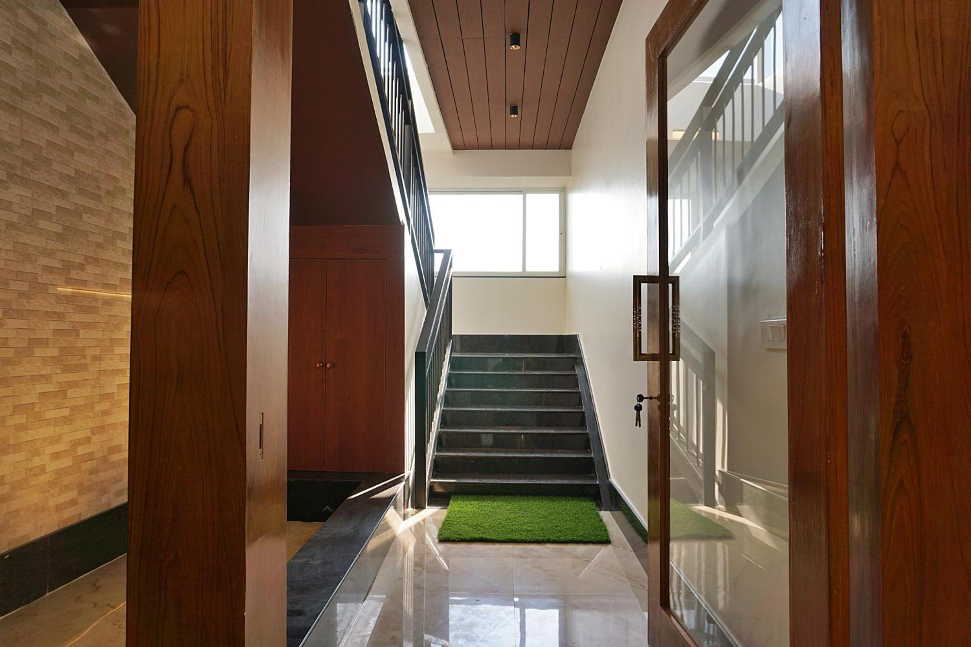 Appartamento The Pentouz On 100 Feet Road Indiranagar - An Urban Luxury Retreat Bangalore Esterno foto