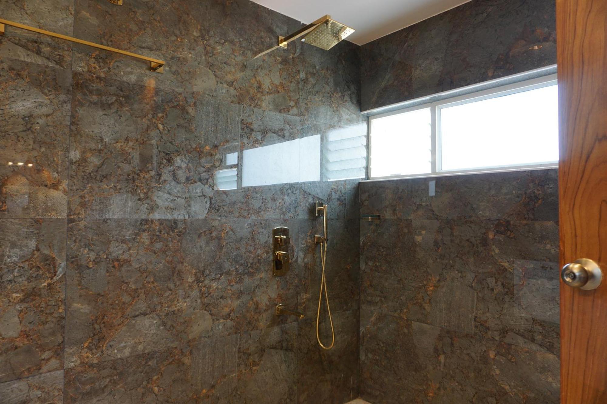 Appartamento The Pentouz On 100 Feet Road Indiranagar - An Urban Luxury Retreat Bangalore Esterno foto
