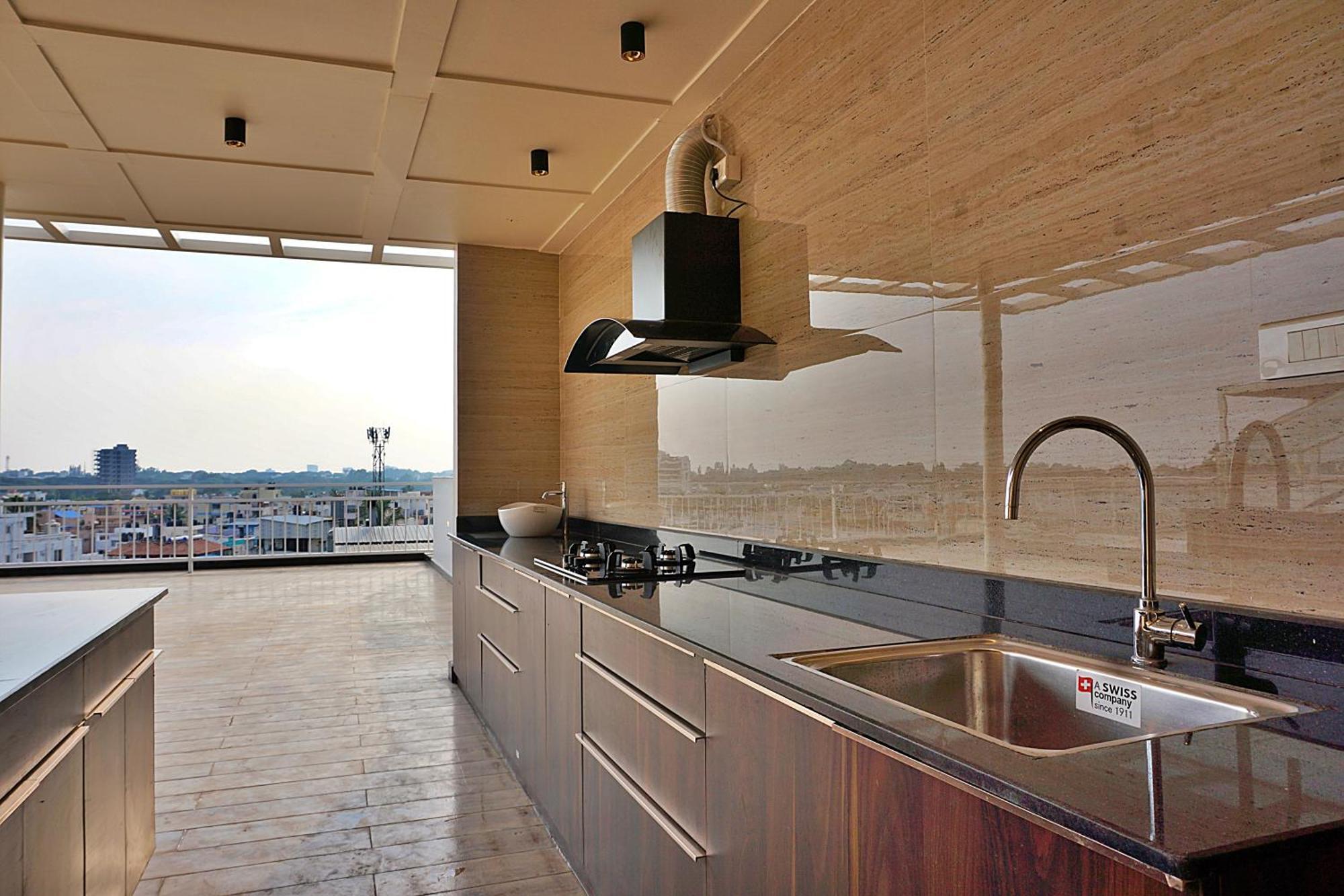 Appartamento The Pentouz On 100 Feet Road Indiranagar - An Urban Luxury Retreat Bangalore Esterno foto