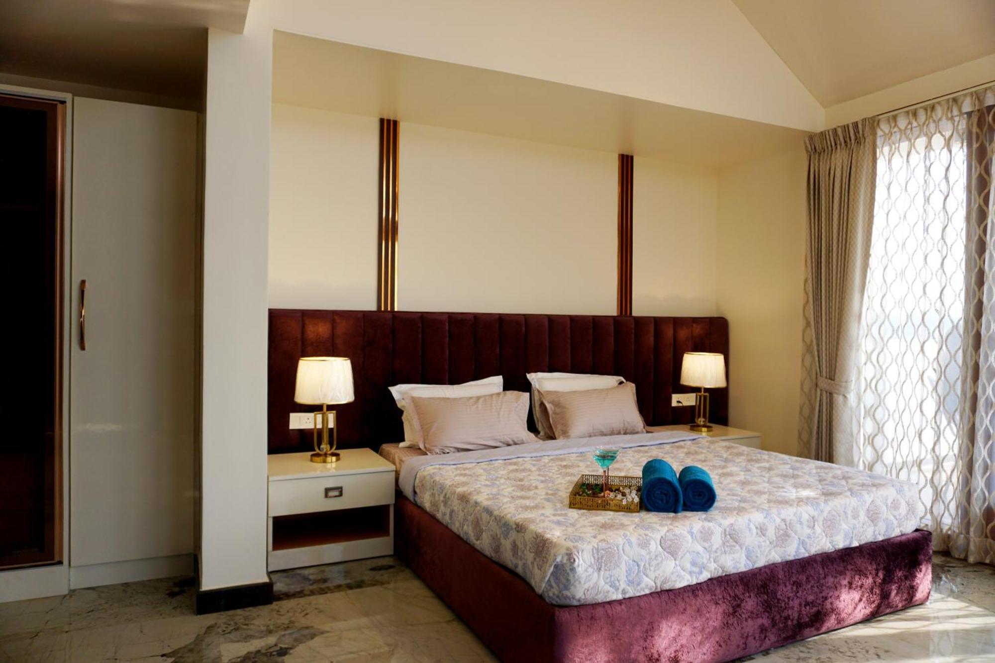 Appartamento The Pentouz On 100 Feet Road Indiranagar - An Urban Luxury Retreat Bangalore Esterno foto