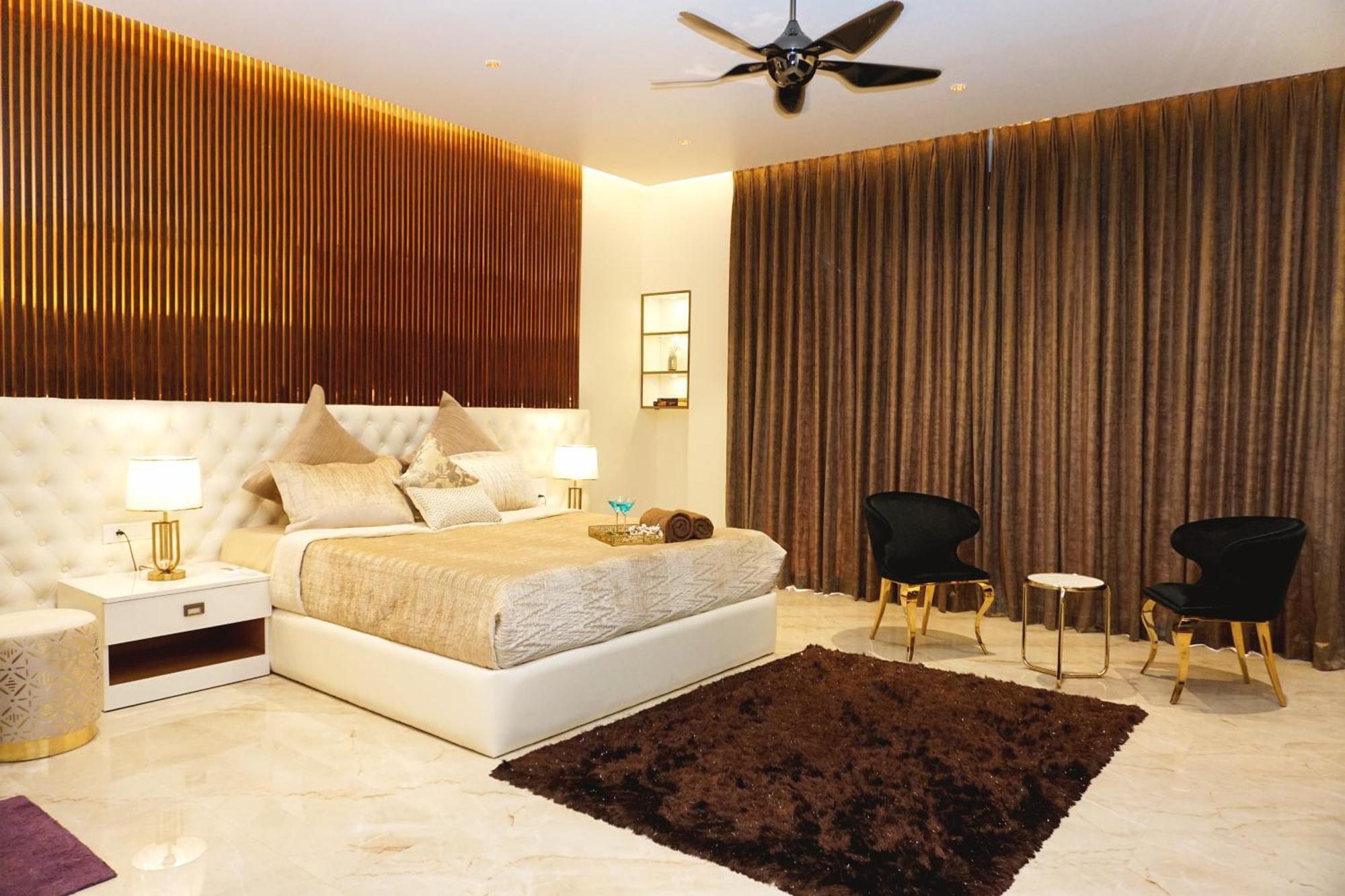 Appartamento The Pentouz On 100 Feet Road Indiranagar - An Urban Luxury Retreat Bangalore Esterno foto