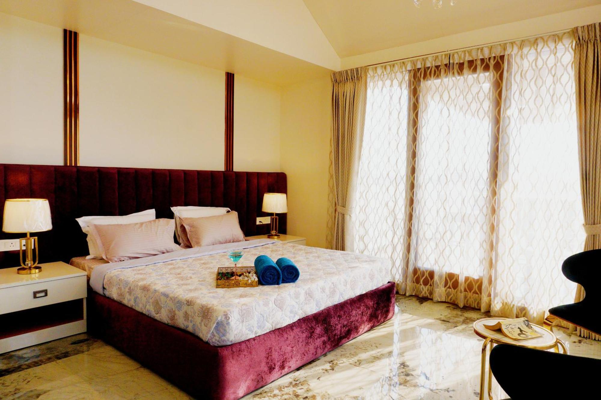 Appartamento The Pentouz On 100 Feet Road Indiranagar - An Urban Luxury Retreat Bangalore Esterno foto